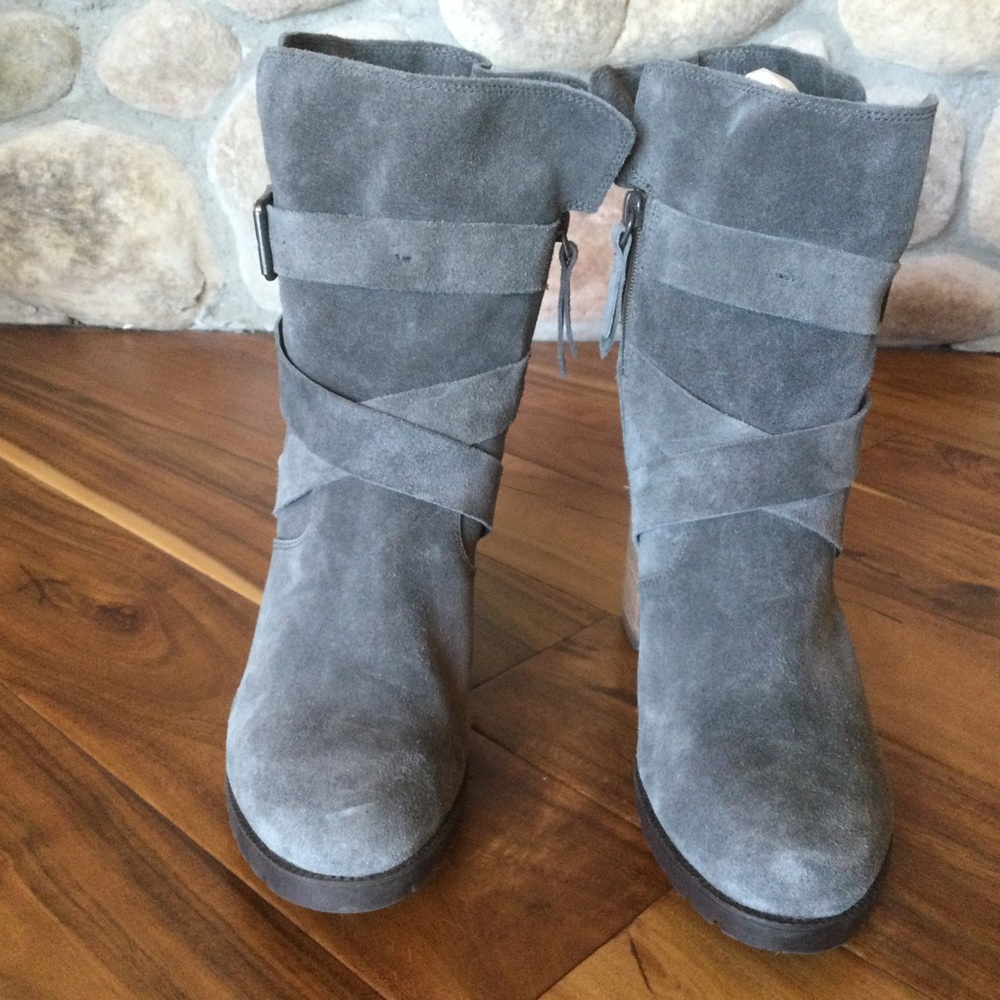 ✔️ Clarks Artisan Grey Suede Leather Boots Woman’s Size 9